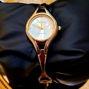 VINTAGE NINE WEST SILVER WATER PROOF LADIES WATCH